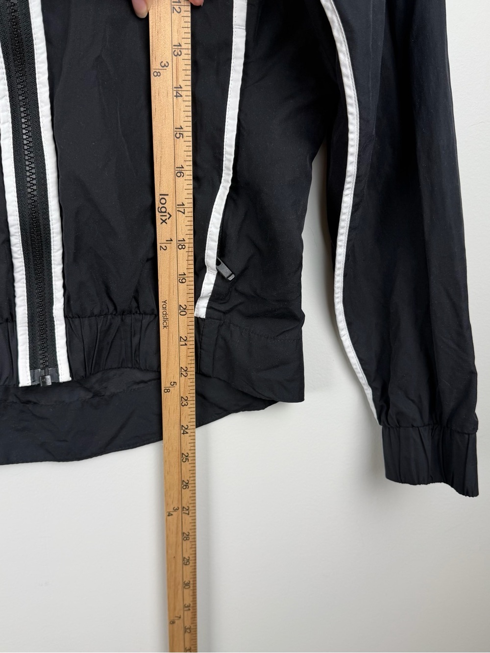 Nike Women’s Black / White Full Zip Hooded Side Pockets Windrunner Jacket Sz XS - Picture 10 of 12